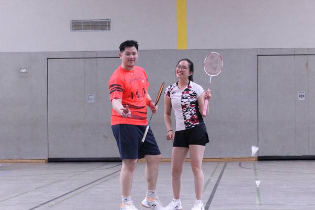Mixed-Paar zwischen den Ballwechseln